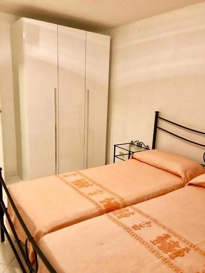 Casa vacanze Villino climatizzato con veranda vista mare San Teodoro
