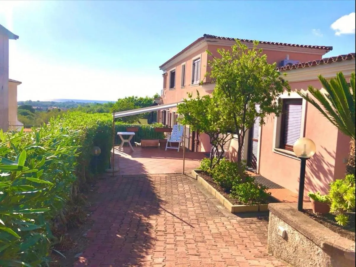 Villino climatizzato con veranda vista mare San Teodoro